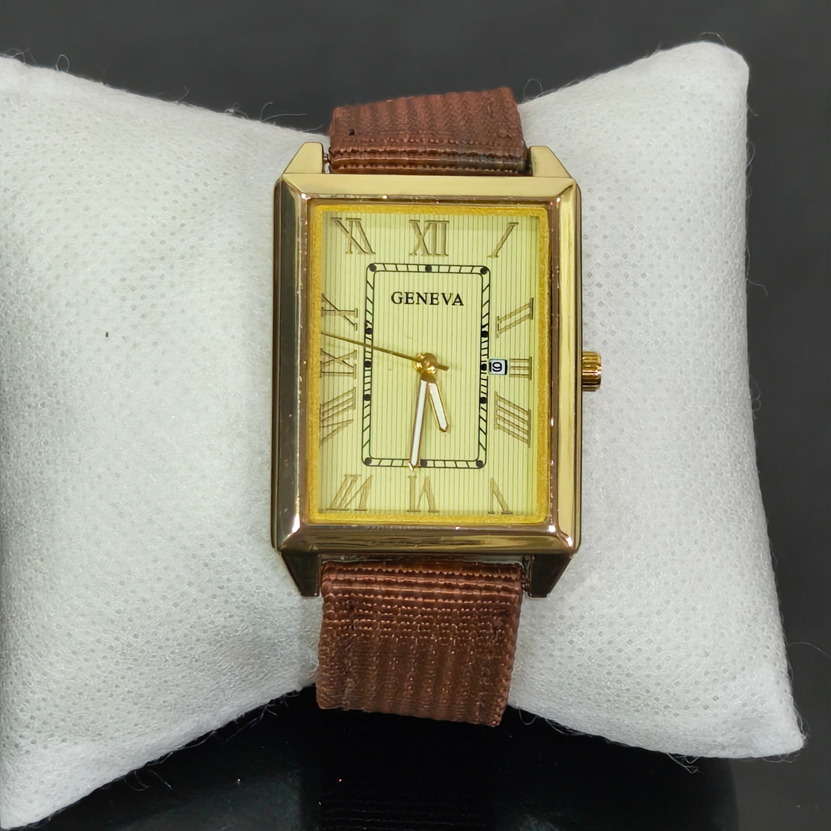 Montre Genèva quartz original ثمان مئة ألف
40mm
Prix 8000