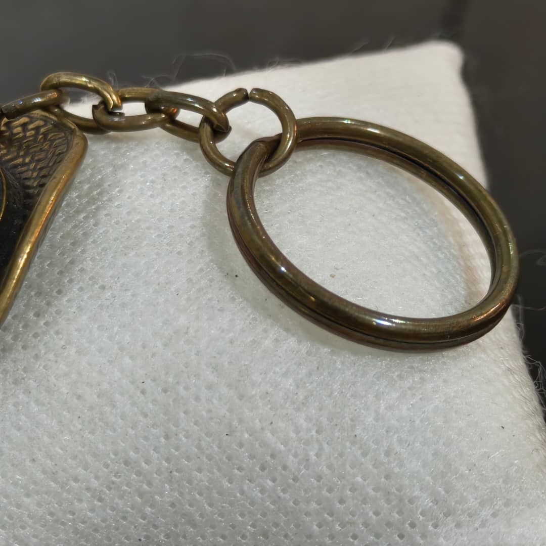 Porte clé en cuivre 
9cm
Prix 4500