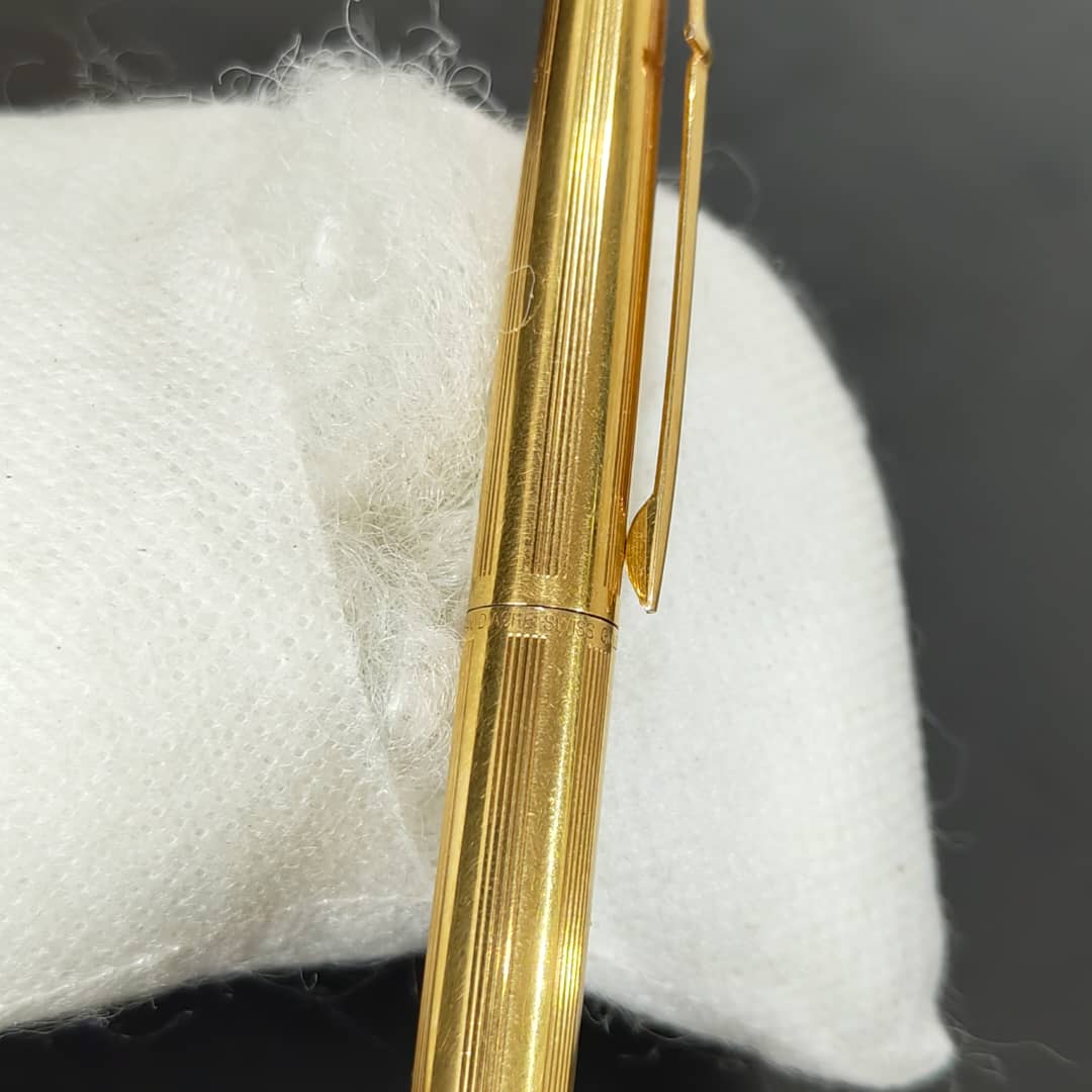 Stylo grand d'Ache Swiss gold plated تغليف ذهب
لا يكتب
سعر 16000