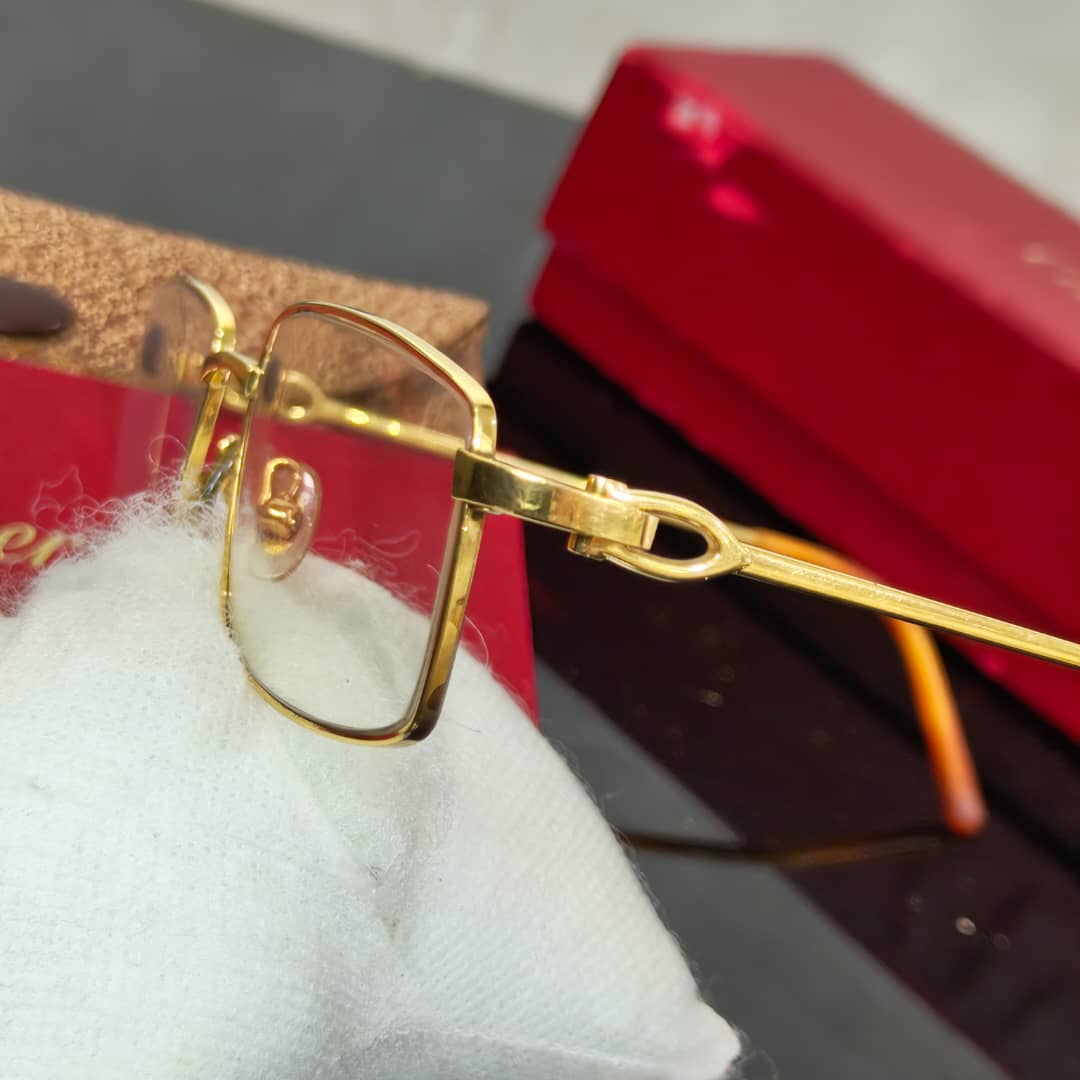 Lunette cartier France original    إثنان عشر مليون
54/18
Prix 120000