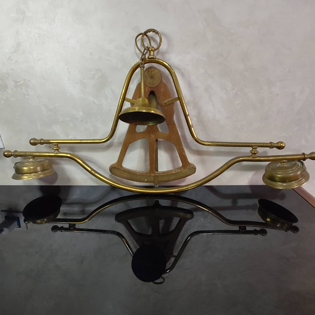 Ancien lustre louisaine Art déco signé rare original 
95cm/65cm
Prix 25000