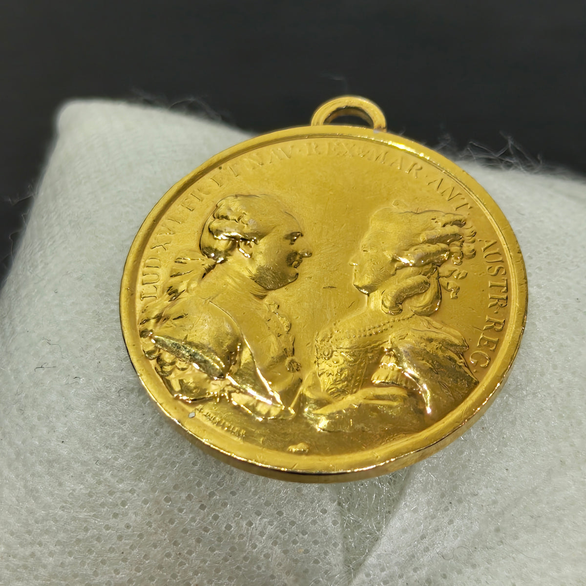 Ancien médaille en plaqué or 
قطر 3,5cm