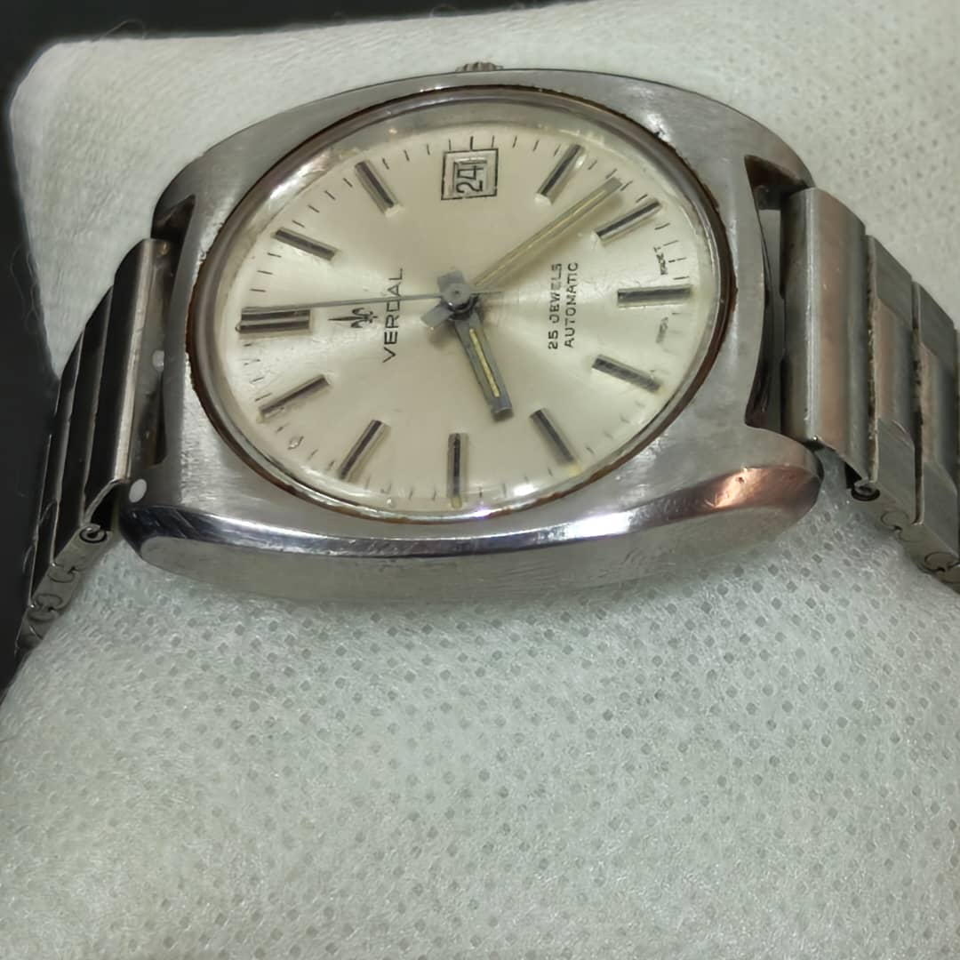 Montre verdal automatique original /مليون وسبعية الف
38mm
Prix 17000