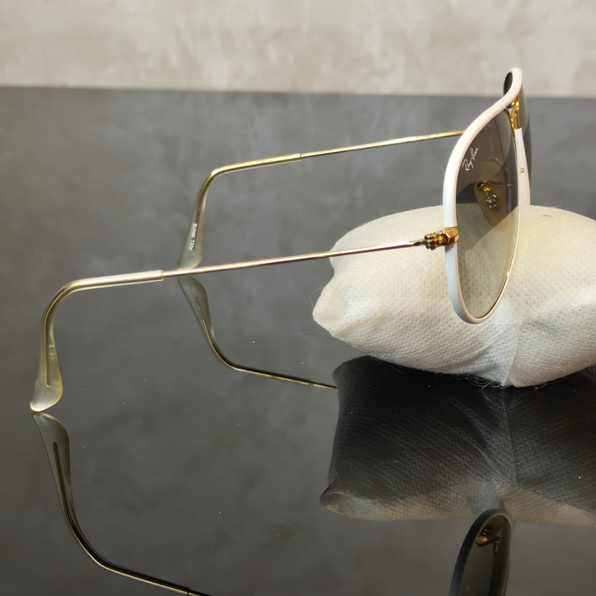 Lunette ray ben aviator Italy original 
55/14
Prix 9000
