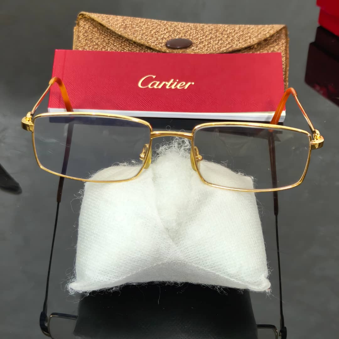 Lunette cartier France original    إثنان عشر مليون
54/18
Prix 120000