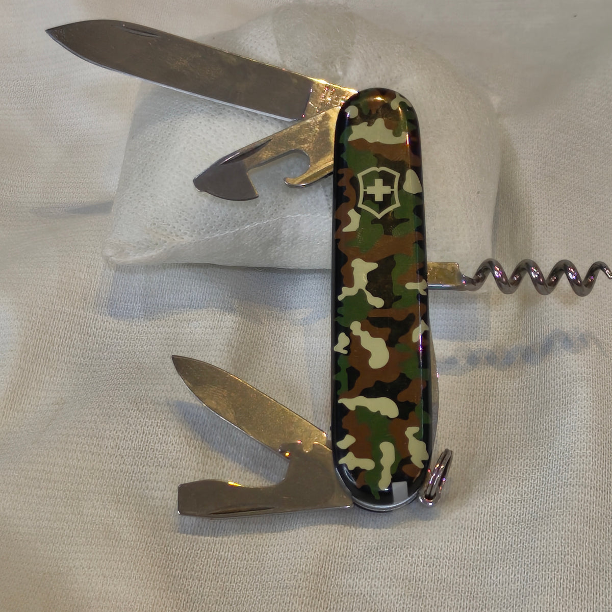 تحفة سويسرية أصلية 
طول 10cm
Prix 7500