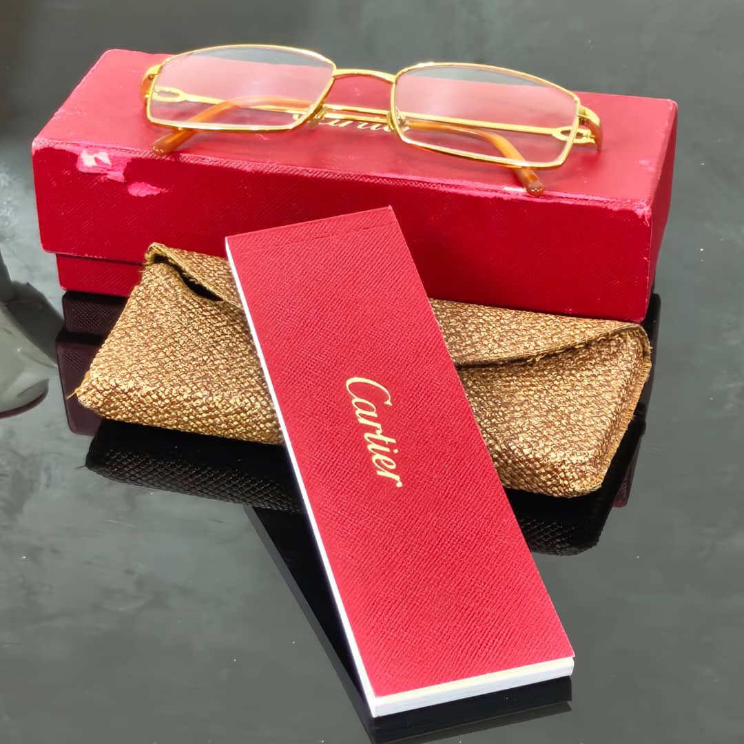 Lunette cartier France original    إثنان عشر مليون
54/18
Prix 120000