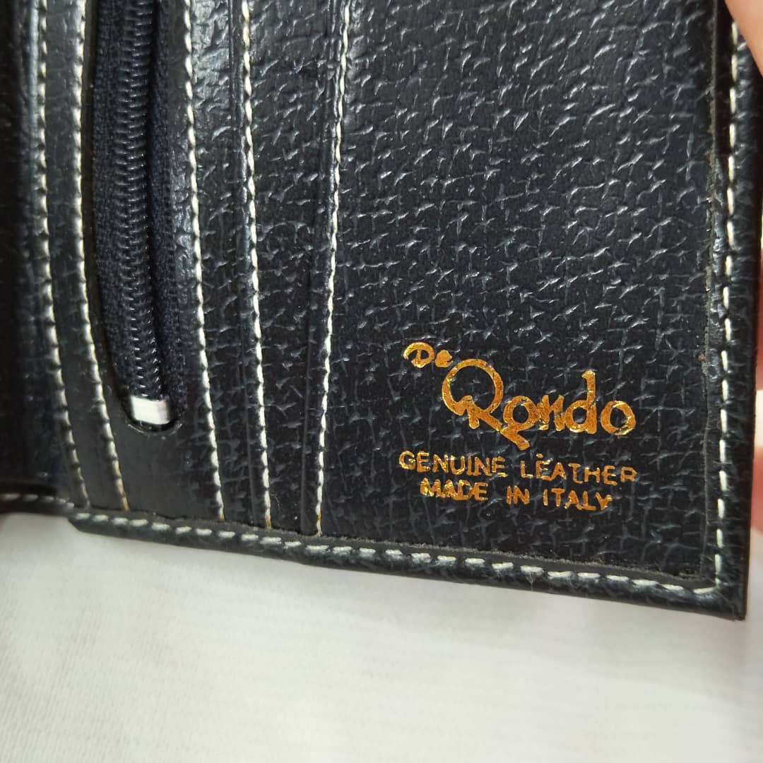 Portefeuille rondo en cuir original 
18/12cm
Prix 6000