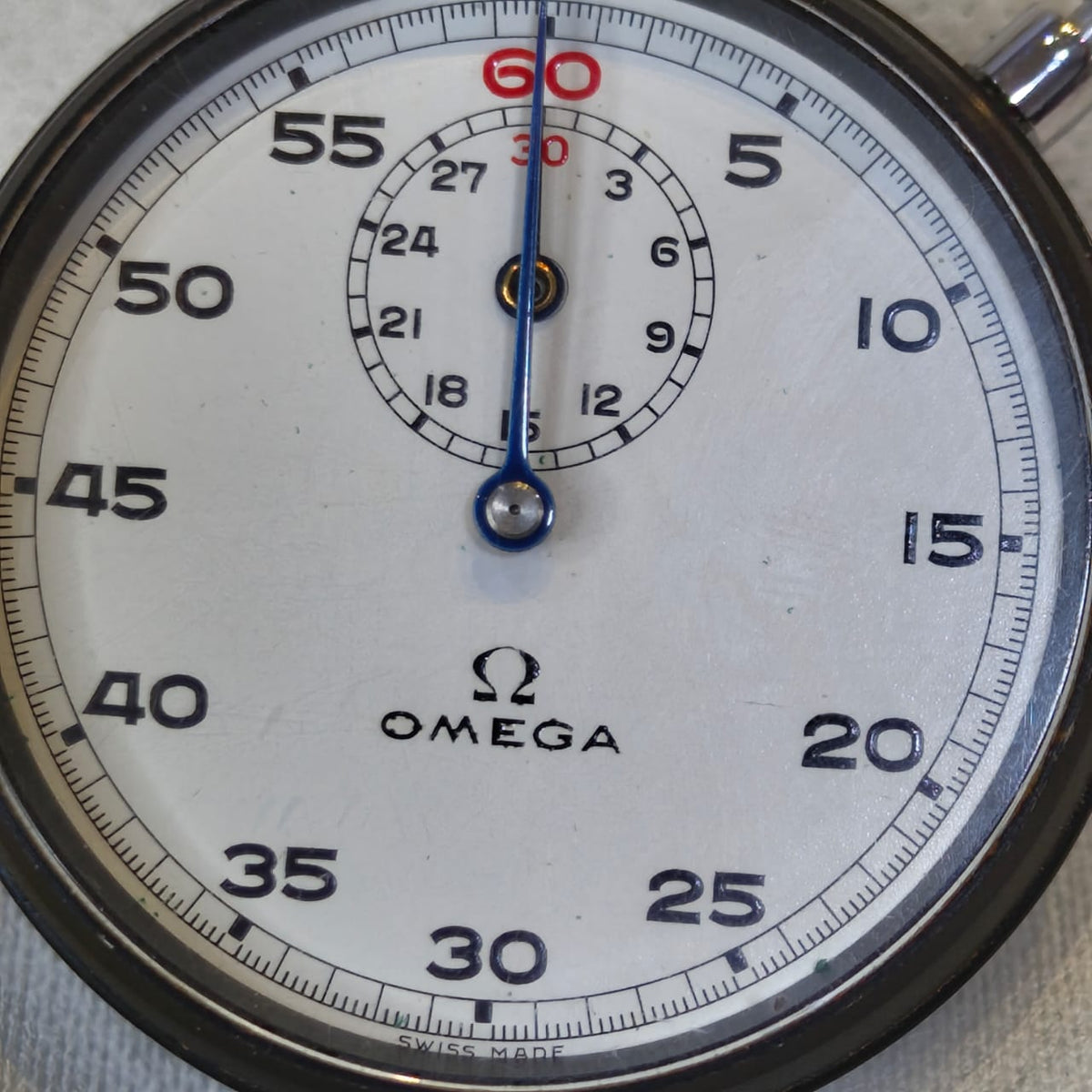 Chronomètre Omega mécanique vintage original 
50mm
Prix 22000
