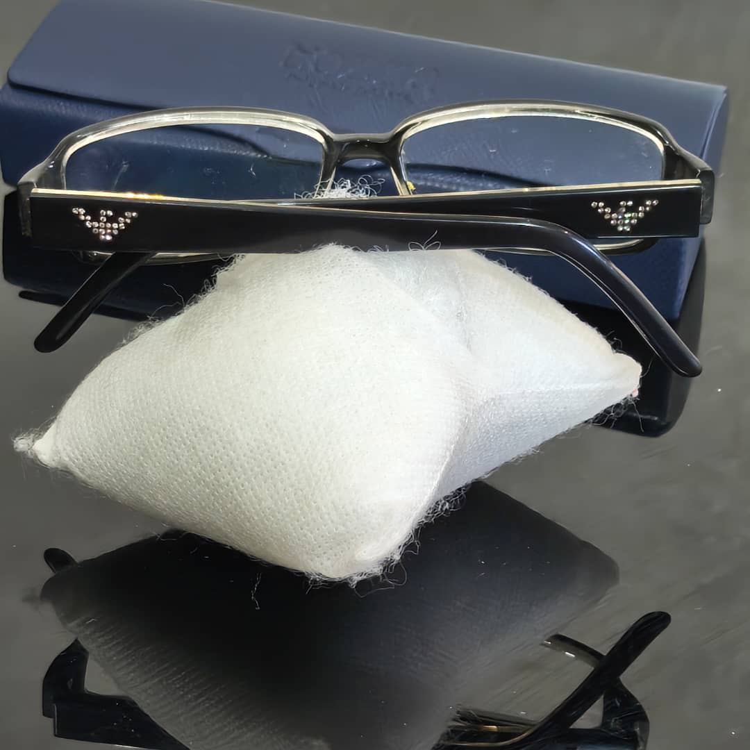 Cadre du lunette Armani femme original 
Prix 7000