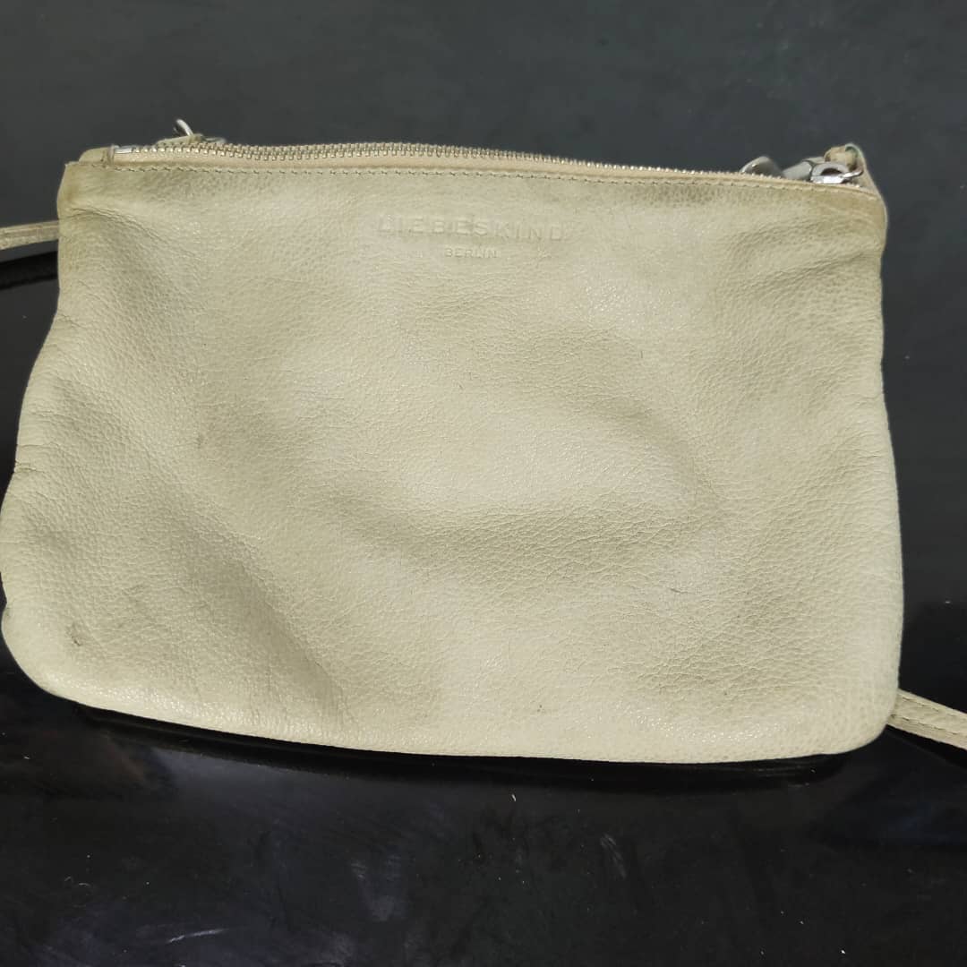 Sac en cuir femme original 
24/18cm
Prix 7500