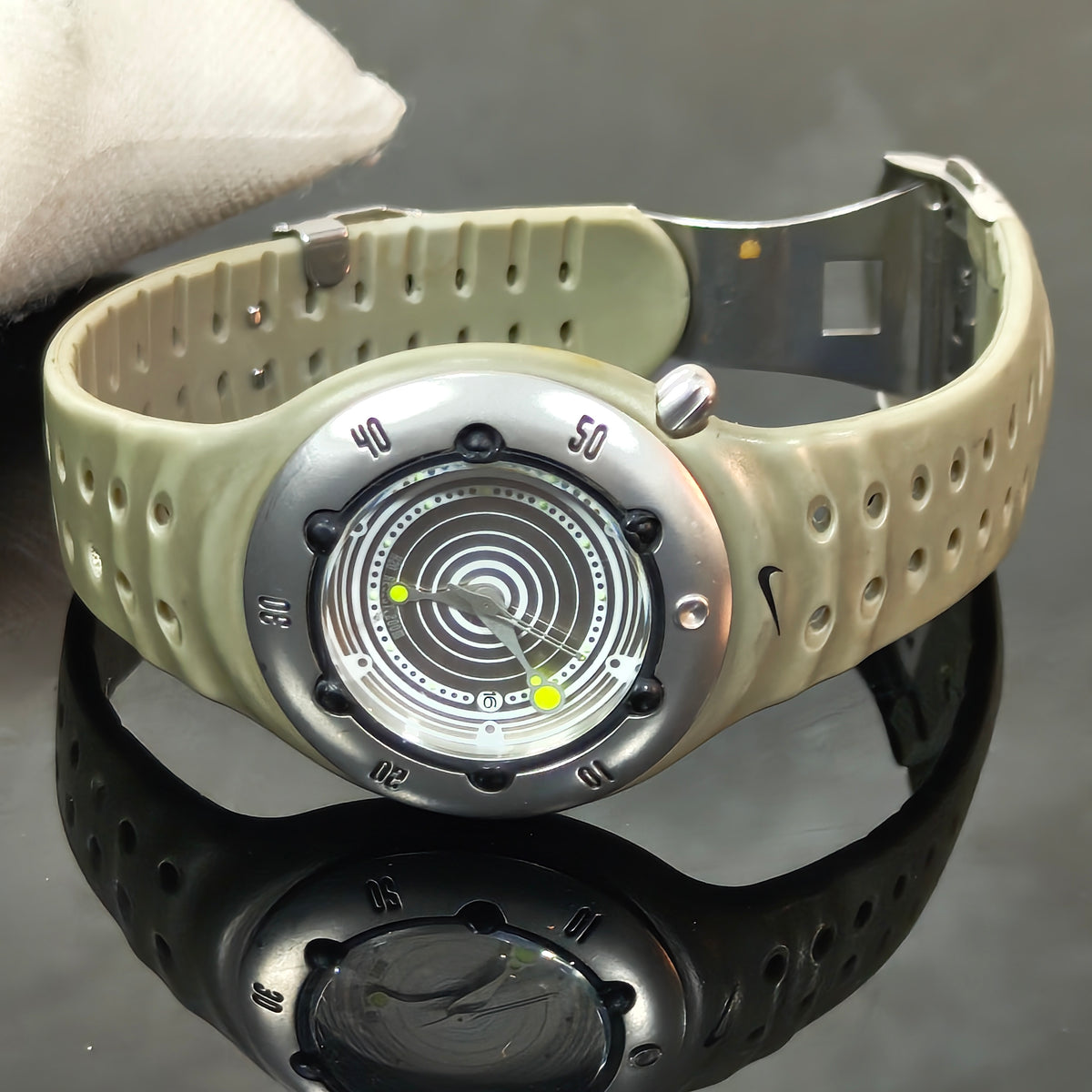 Montre Nike plongée 200m
38mm
Prix 12000