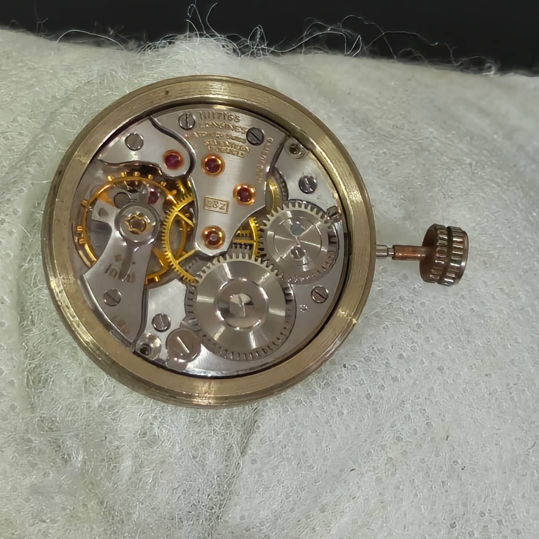 Moteur de montre longines mécanique marche 
Prix 20000