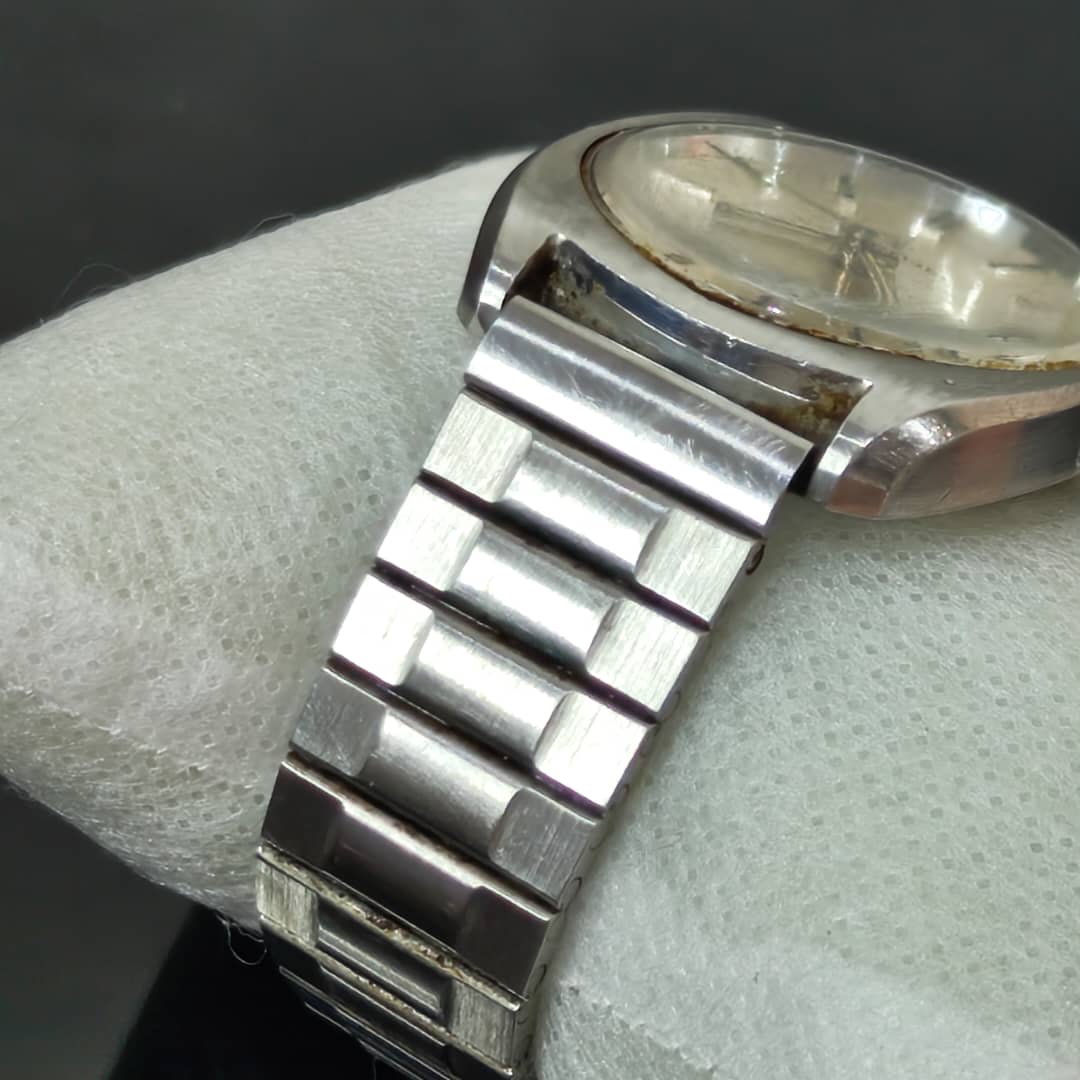 Montre verdal automatique original /مليون وسبعية الف
38mm
Prix 17000