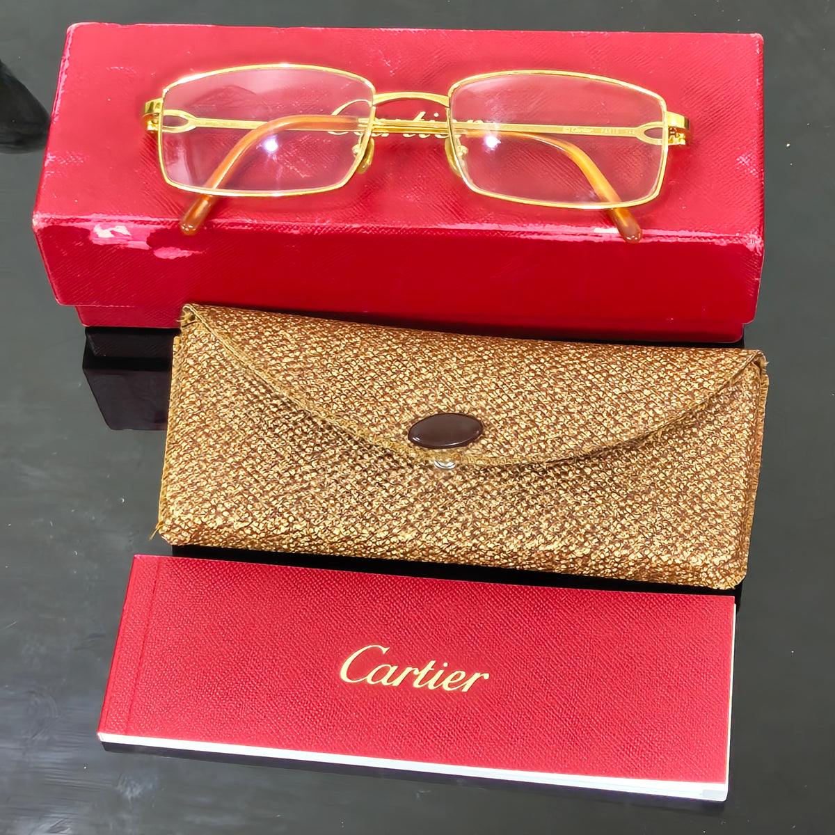 Lunette cartier France original    إثنان عشر مليون
54/18
Prix 120000