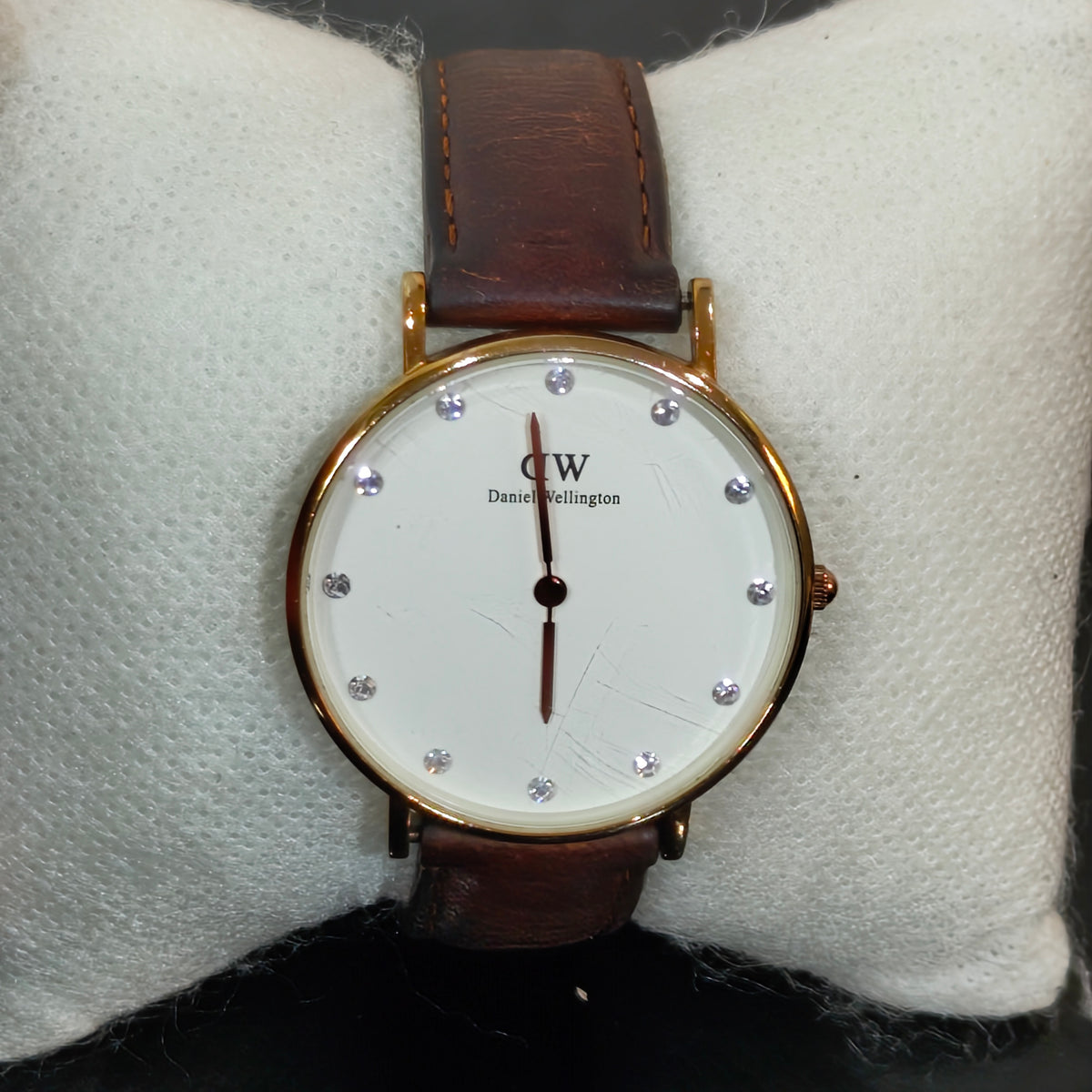 Montre DW femme quartz original 
Prix 8500