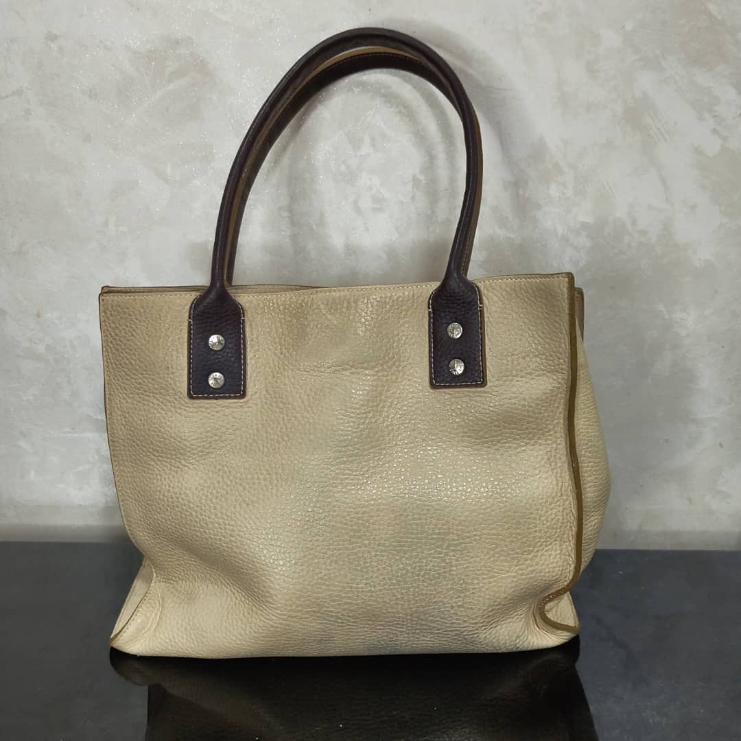 Sac tous en cuir femme original 
30/26cm
Prix 12000