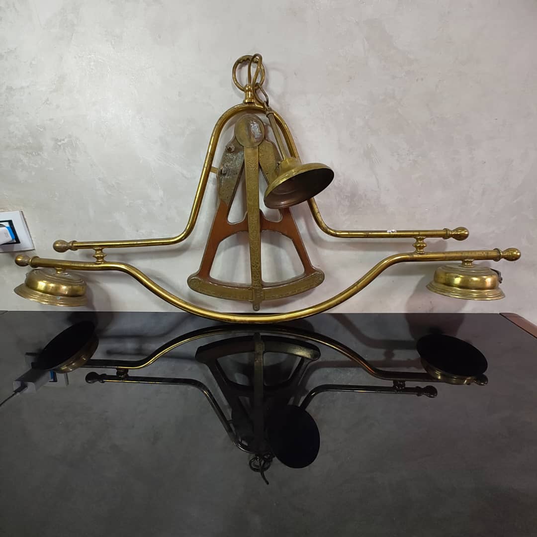 Ancien lustre louisaine Art déco signé rare original 
95cm/65cm
Prix 25000