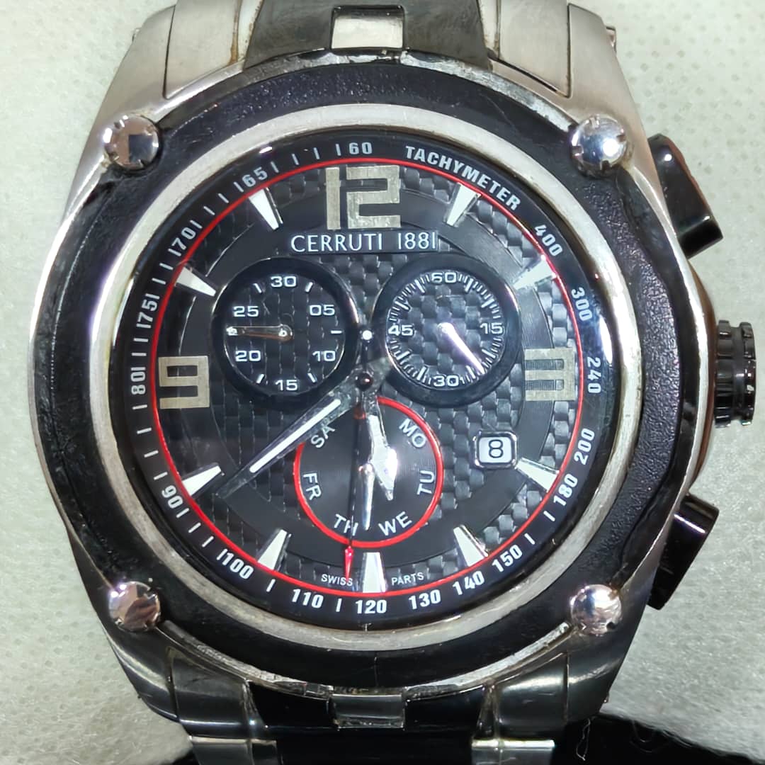Montre Cerruti 1881 chronographe Quartz original/ زوج ملايين 
42mm
Prix 20000
