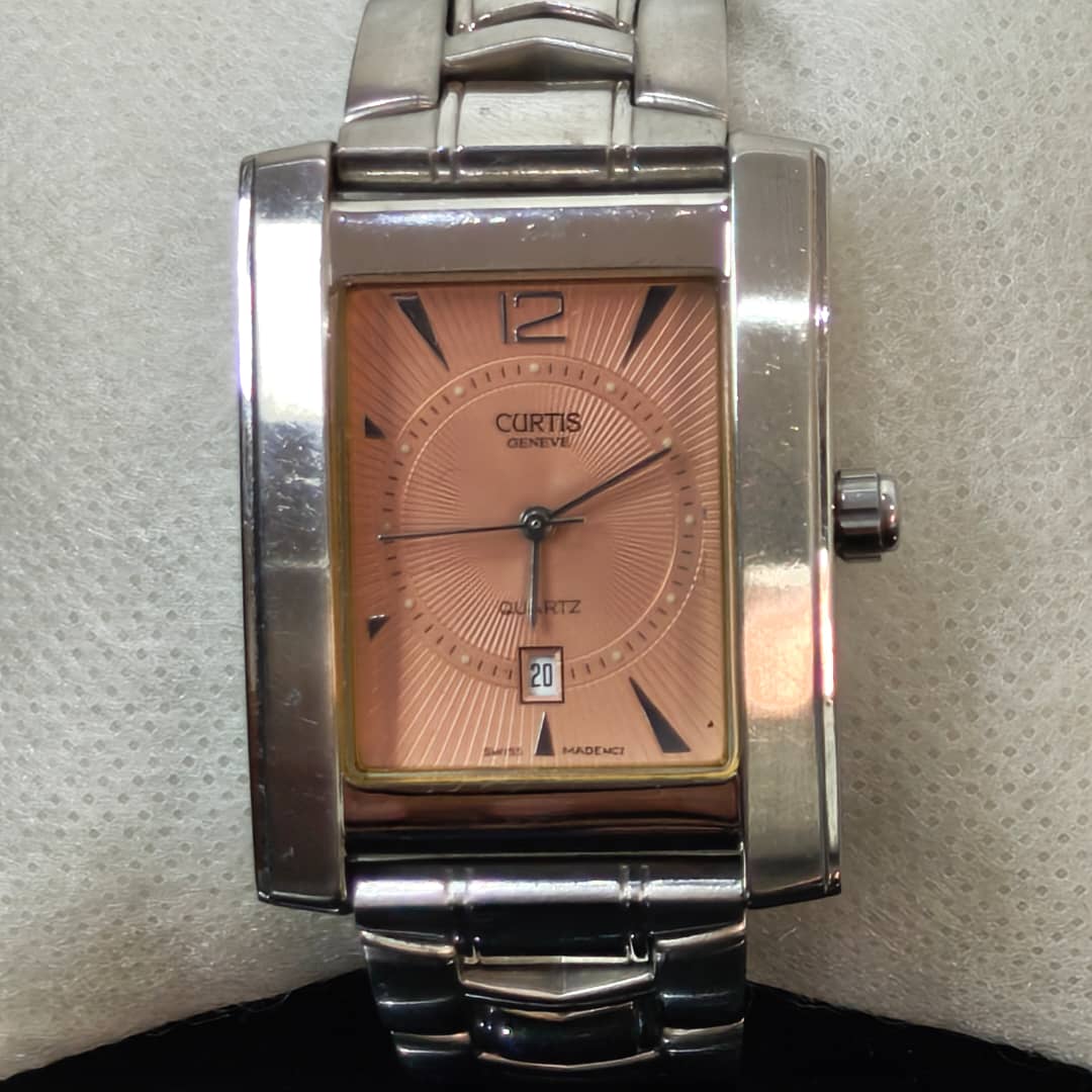 Montre curtis Genève quartz original مليون وست مئة الف
40mm
Prix 16000