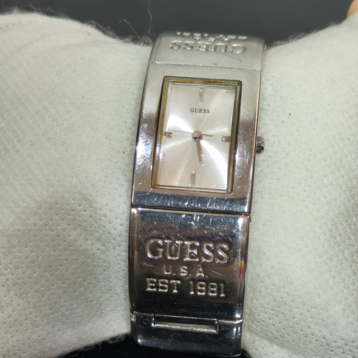 Montre Guess femme original 
Prix 7500