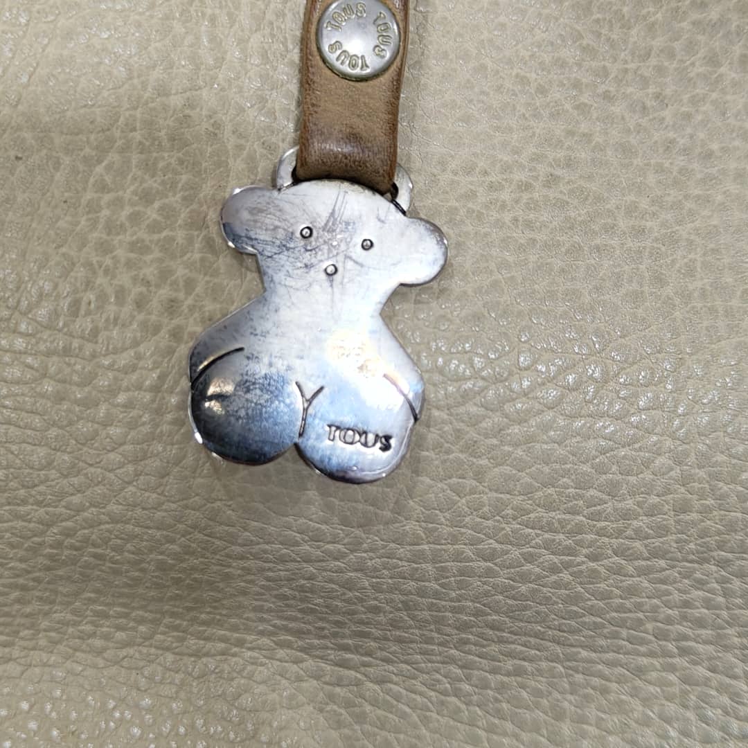 Sac tous en cuir femme original 
30/26cm
Prix 12000