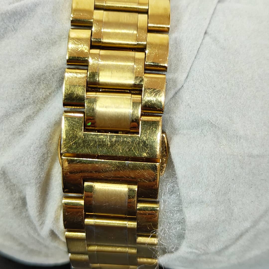 Montre Vittorio Vercelli en plaqué or Quartz original/زوج ملايين ومتين 
40mm
Prix 22000