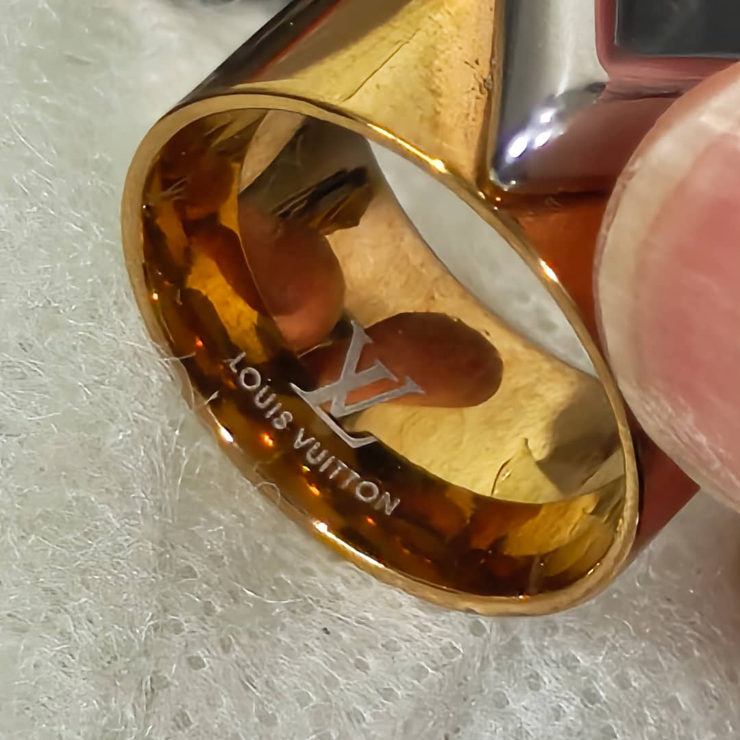 خاتم بلاكي Louis Vuitton 
سعر 6500