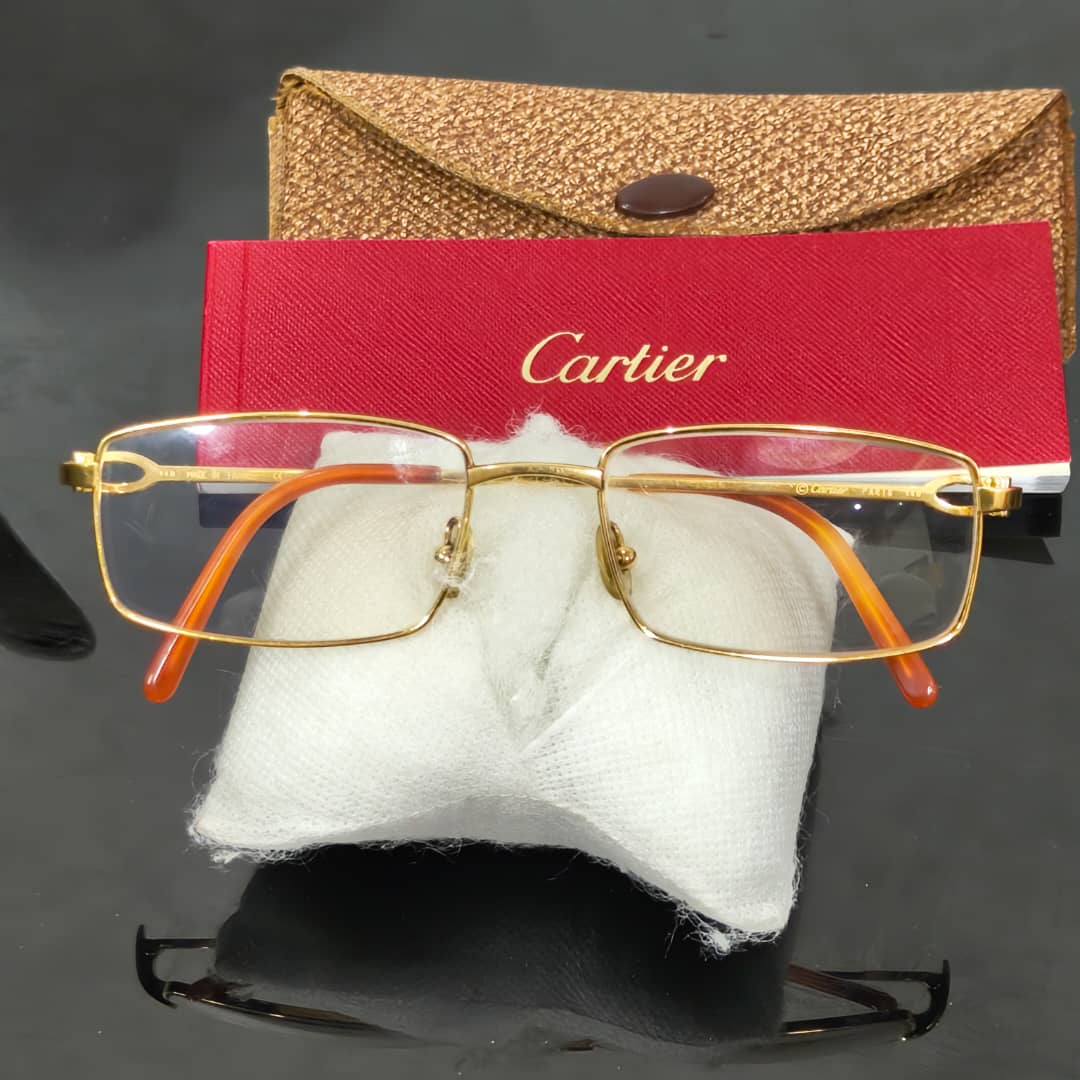 Lunette cartier France original    إثنان عشر مليون
54/18
Prix 120000
