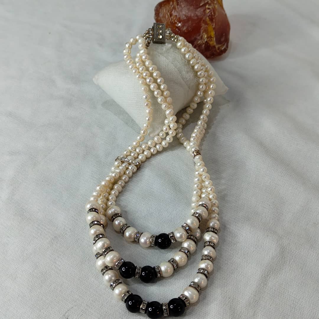 عقد بثلاثة خيوط لؤلؤ طبيعي تحفة 
طول مغلق 22cm
Prix 22000