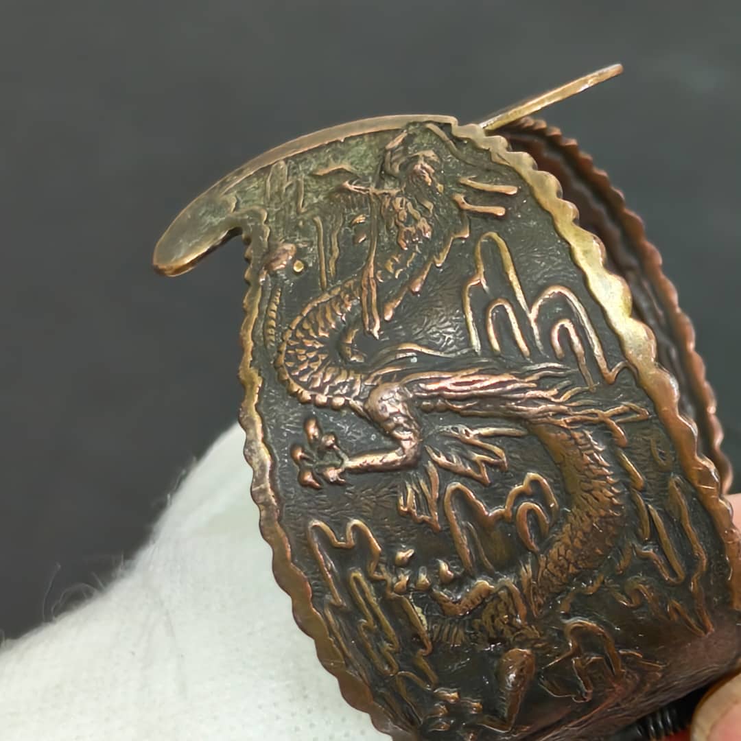 سوار صيني عتيق مزخرف نحاس أحمر
قطر 6cm
Prix 12000
