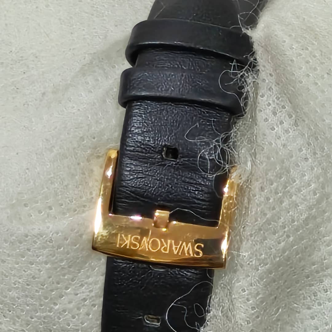 Montre Swarovski crystal suisse quartz femme original 
Prix 13000