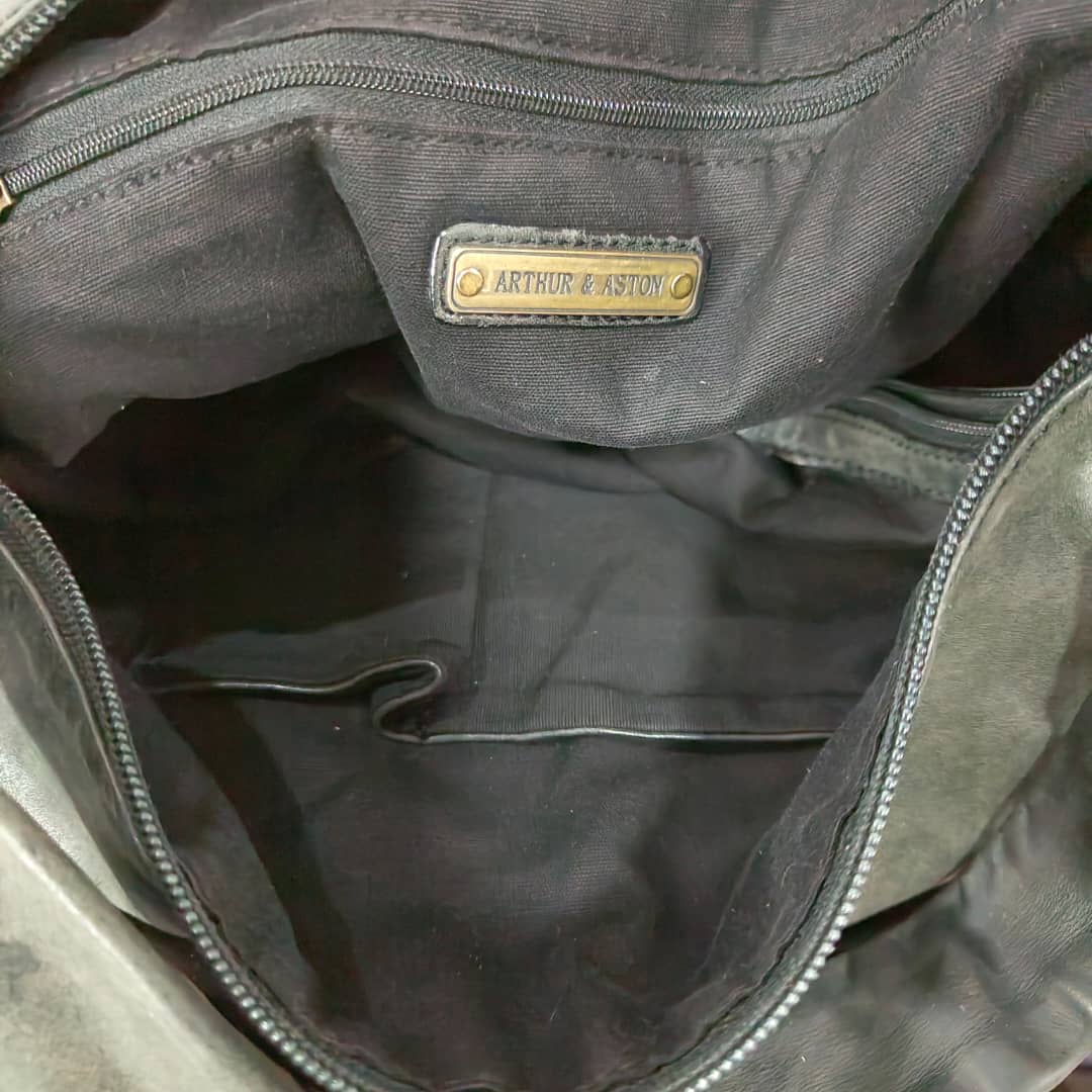 Sac Arthur & Aston en cuir femme original 
40/40cm
Prix 8000