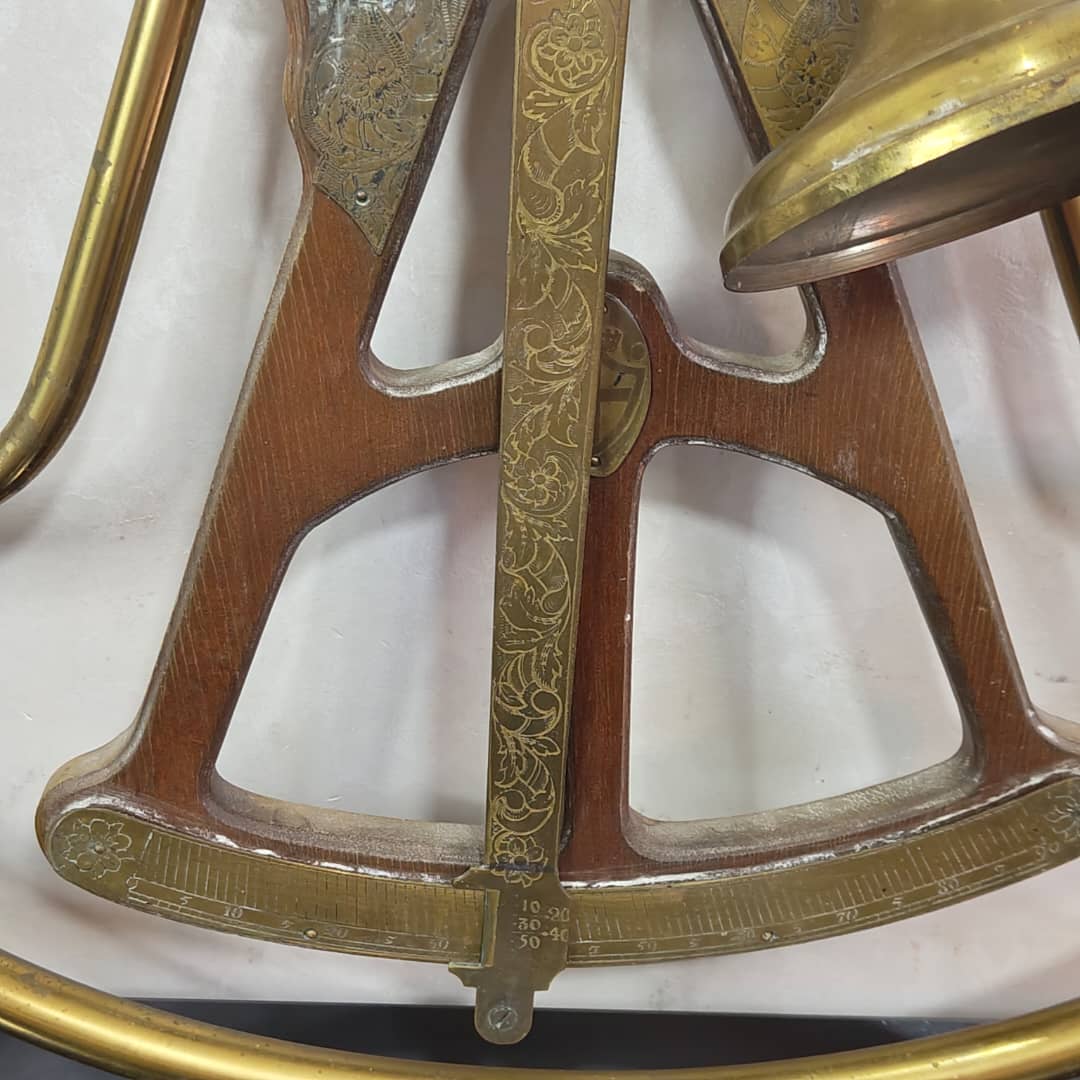 Ancien lustre louisaine Art déco signé rare original 
95cm/65cm
Prix 25000