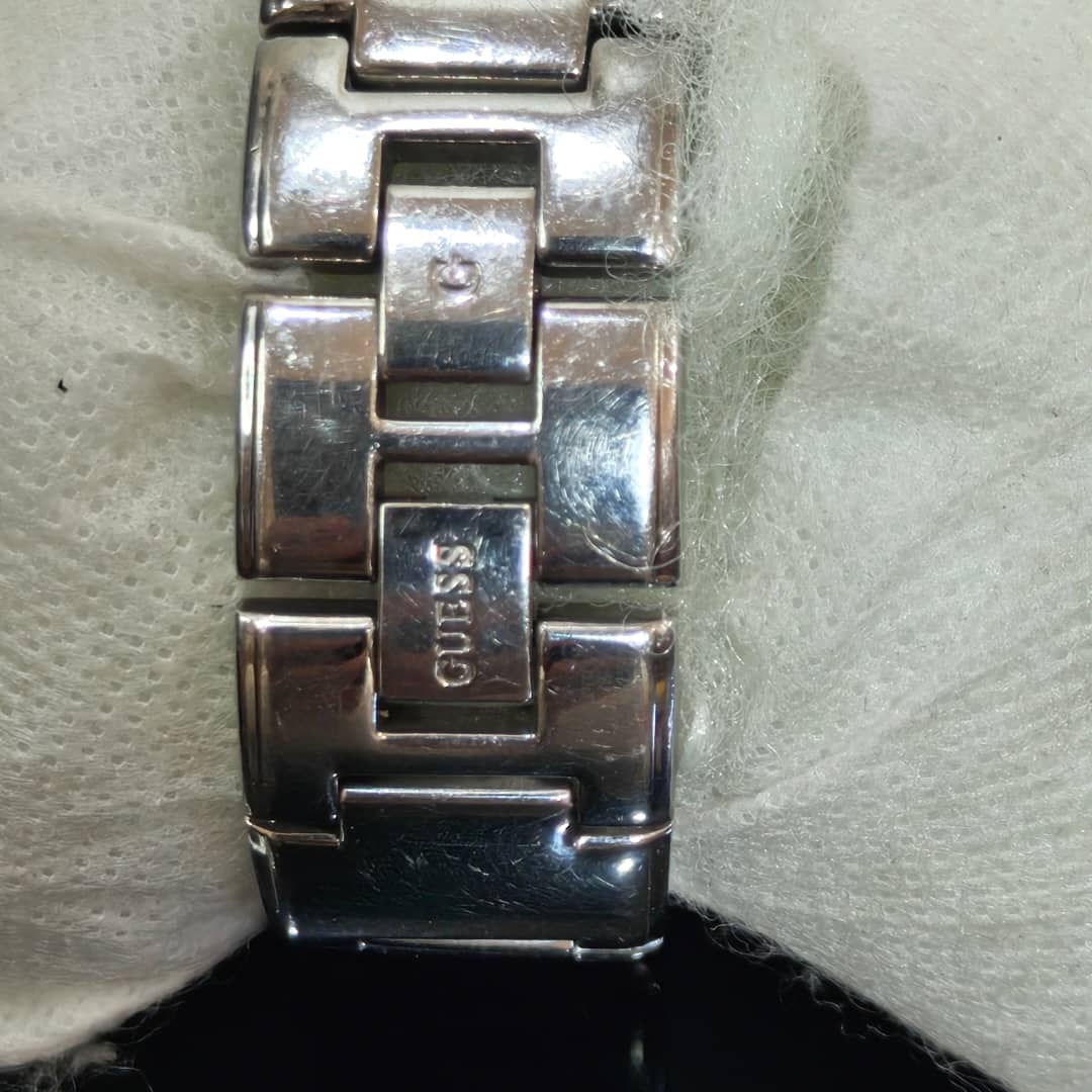 Montre Guess femme original 
Prix 7500