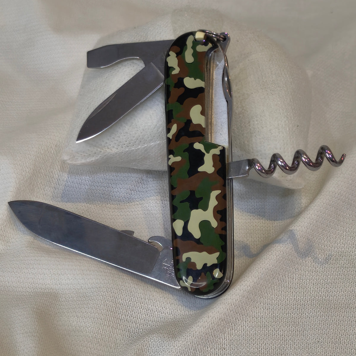 تحفة سويسرية أصلية 
طول 10cm
Prix 7500
