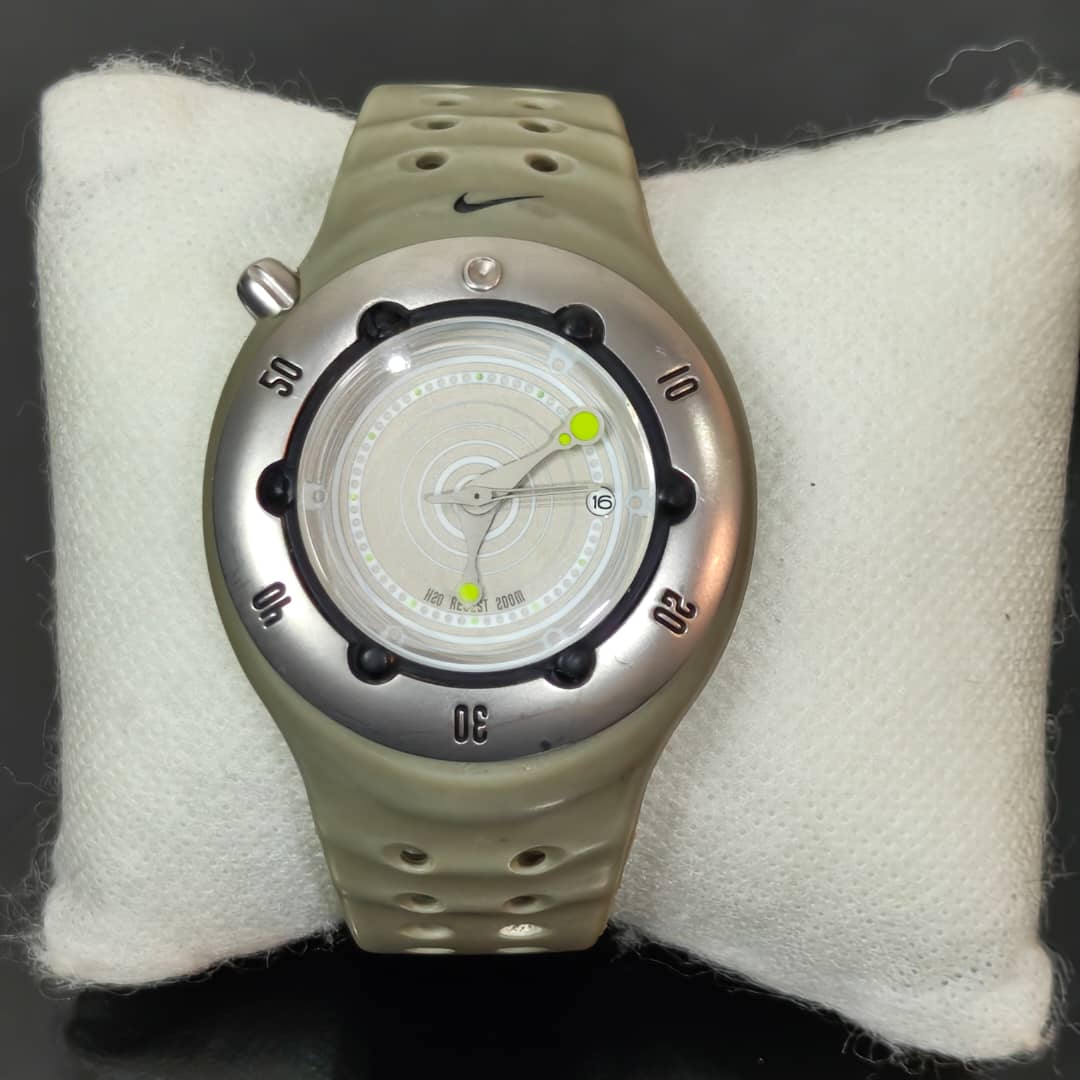 Montre Nike plongée 200m
38mm
Prix 12000