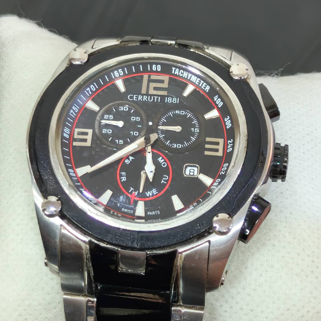 Montre Cerruti 1881 chronographe Quartz original/ زوج ملايين 
42mm
Prix 20000