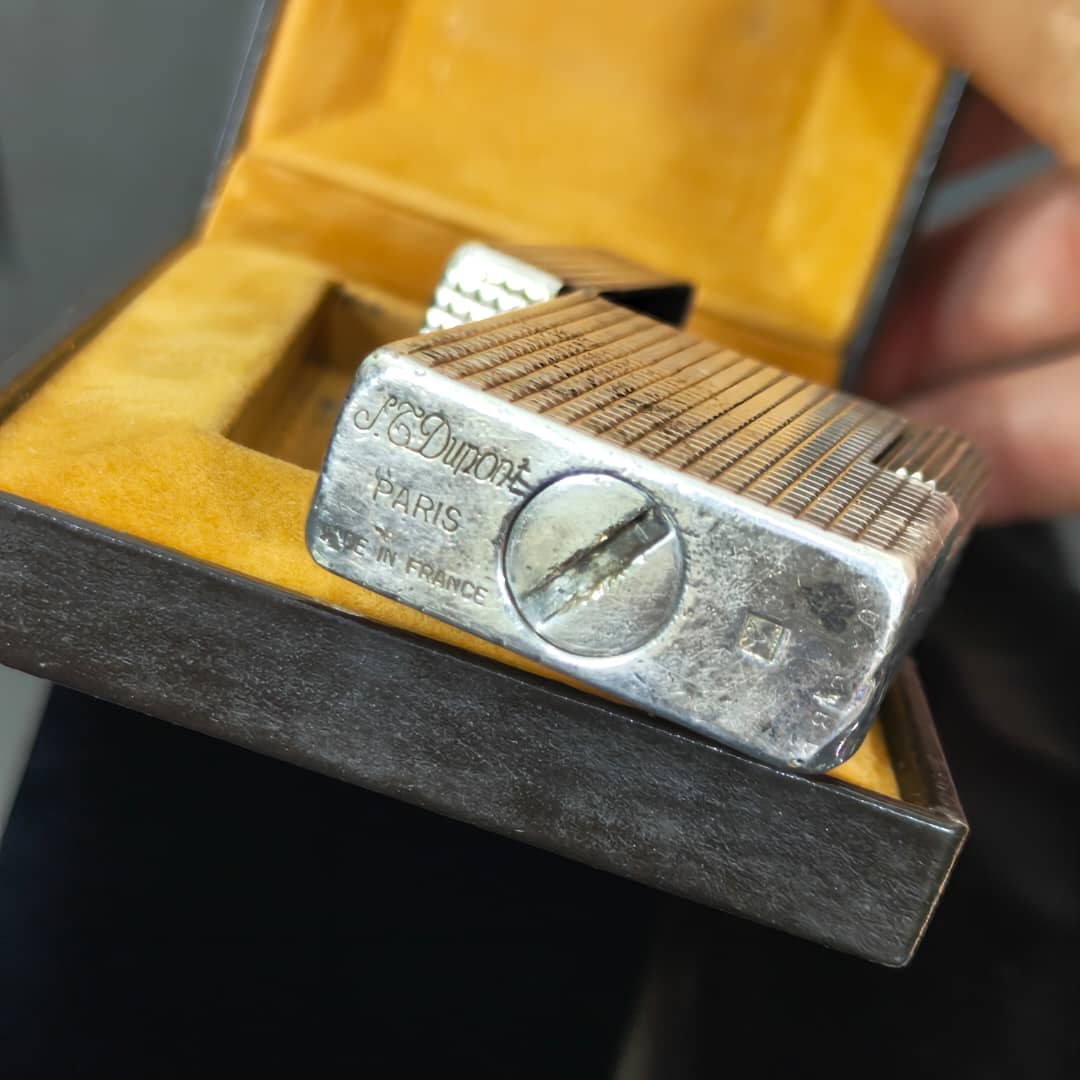Briquet Dupont argent Paris 
6/4cm
Prix 25000