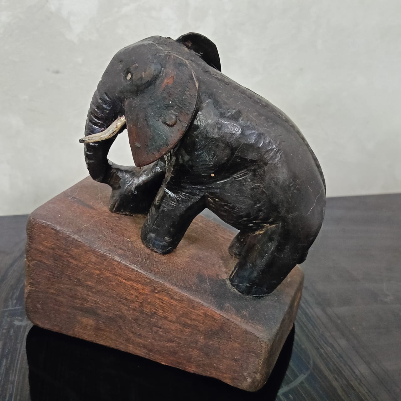 تحفة نادرة قديمة بعينين من حجر ماس ديكور